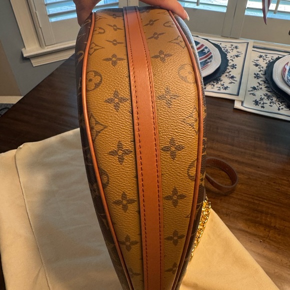 Louis Vuitton Reverse Monogram Loop - Picture 16 of 16